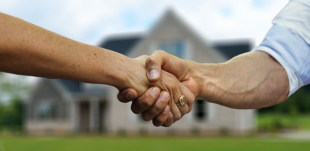 Tenant-Landlord-handshake-property-manager